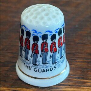 Jean Anson Fine Bone China Thimble "The Guards" Collectible Made In England Cera